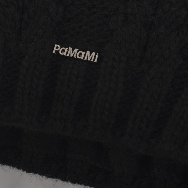 Czapka Damska w Warkocze z Pomponem PaMaMi Czarna